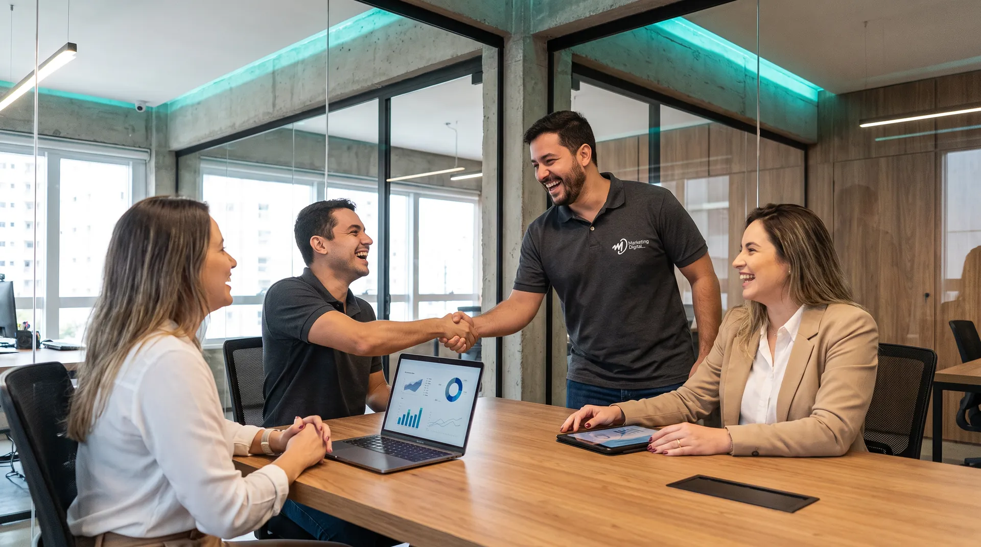Reunião com clientes na MD Marketing Digital