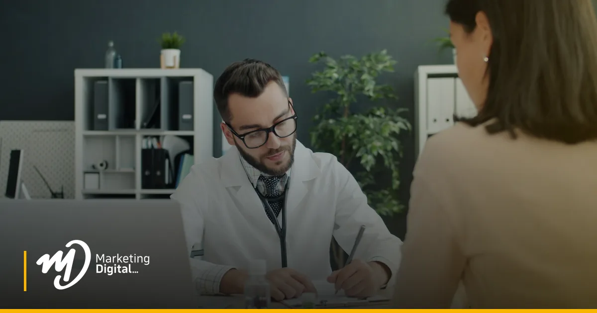 Consulta médica com uso de tecnologia moderna.